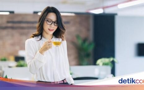 Iri Hati, Wanita Ini Racuni Teh Rekan Kerjanya selama Berbulan-bulan