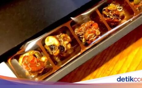 Mewah! Kacang Campur Ikan Kering Dibanderol Rp 242 Ribu Sekotak