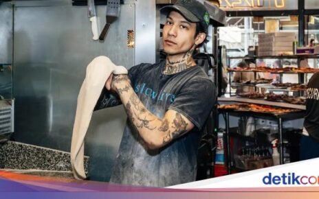 Keren! Tukang Pizza Ini Sukses Jadi Model di Paris Fashion Week