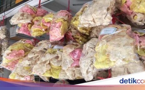 Harganya Mulai Rp 8 Ribu! Kerupuk Melarat Jadi Oleh-oleh Laris di Pantura