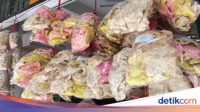 Harganya Mulai Rp 8 Ribu! Kerupuk Melarat Jadi Oleh-oleh Laris di Pantura
