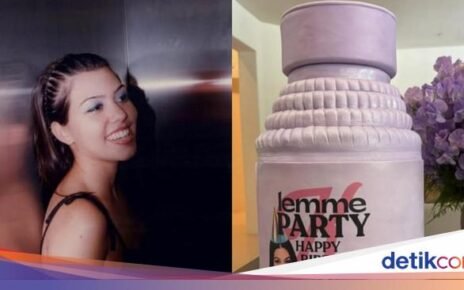 Unik! Ultah ke-46 Kourtney Kardashian dapat Kue Bentuk Botol Vitamin