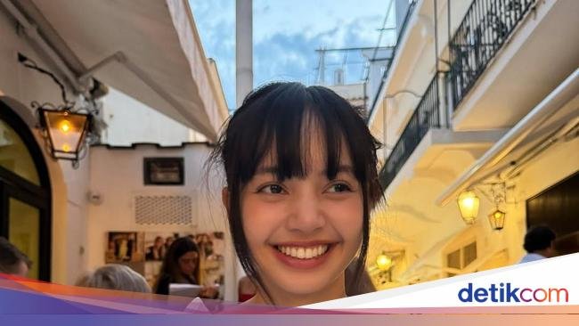 Gemas! 10 Momen Lisa BLACKPINK Jajan Permen Kapas hingga Truffle