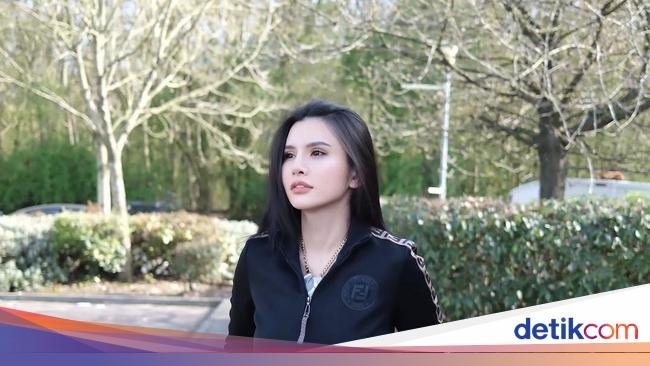 Maria Vania Puas Kulineran di Inggris hingga Korea
