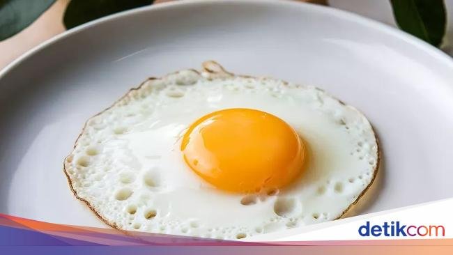 Hanya 40 Detik! Wanita Ini Bikin Telur Goreng Pakai Microwave