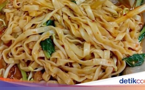 Mie Ayam Dibungkus Pakai Kertas Nasi Jadi Perdebatan, Kok Bisa?