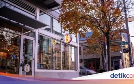 Pelanggan Rasis Hajar Pelayan Restoran Usai Diusir Paksa