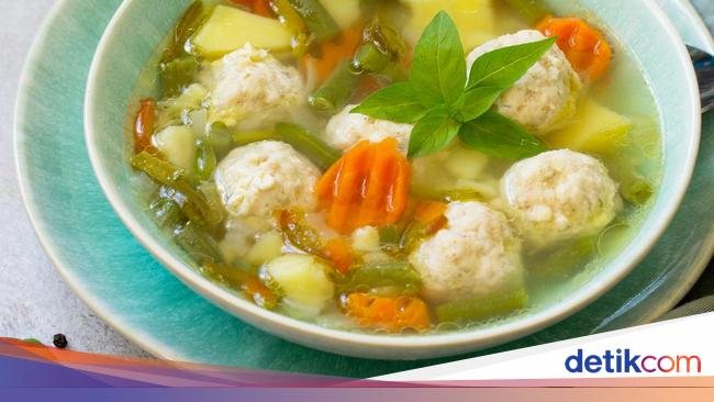 3 Resep Sup Bakso Ayam Kuah Kaldu Bening yang Ringan Segar