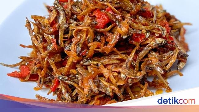 Resep Balado Ikan Teri yang Pedas Gurih Penambah Selera Makan