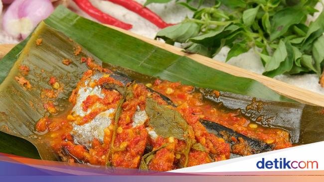 Resep Pepes Ikan Bumbu Merah yang Pedas Meresap Bumbunya