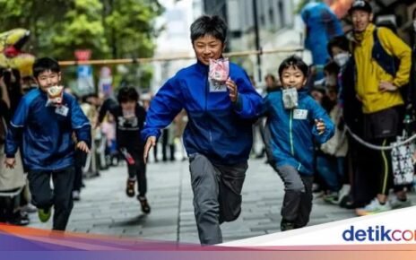 Unik! Jepang Gelar Lomba Lari Sambil Makan Roti