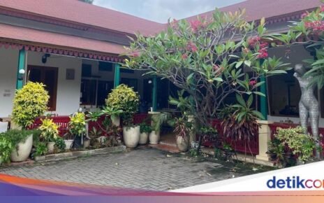 Bisa Kumpul Keluarga dan Makan Soto Betawi Merah di Resto Ini