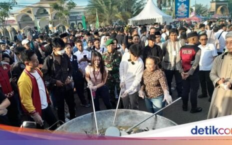 Willie Salim Masak 4,5 Ton Ikan Asam Pedas, Diserbu Warga Bengkulu!