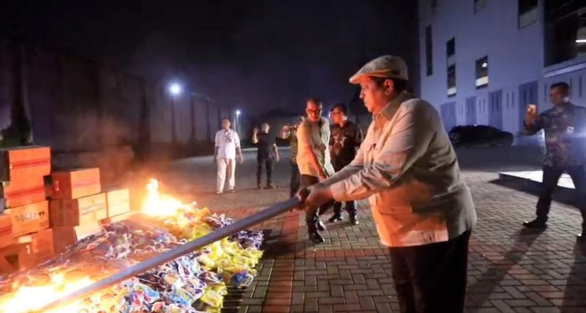 Jajanan Mengandung Babi yang Sempat Bersertifikat Halal Dimusnahkan