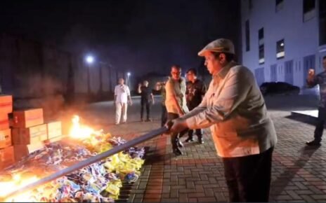 Jajanan Mengandung Babi yang Sempat Bersertifikat Halal Dimusnahkan