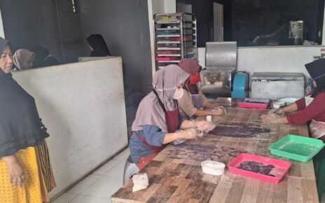 Perempuan Tangguh di Kaki Ciremai Bangun KWT Sri Mandiri Lewat BRI