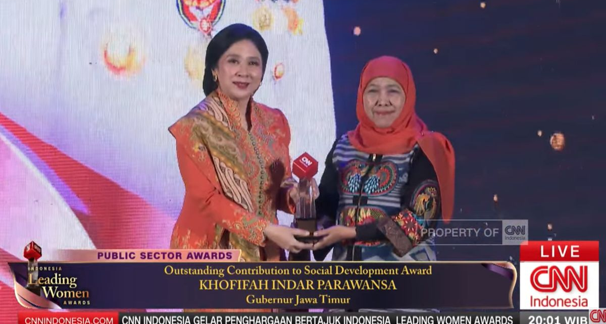 Khofifah Terima Outstanding Contribution to Social Development