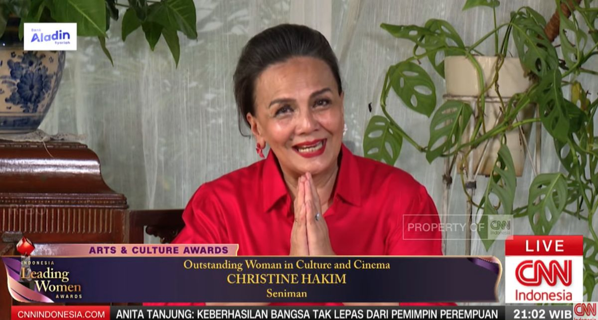 Christine Hakim Dianugerahi Outstanding Woman in Culture and Cinema