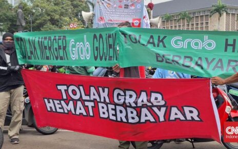 Massa Demo Ojol Tertahan, Belum Bisa Tembus Kemenhub-Istana