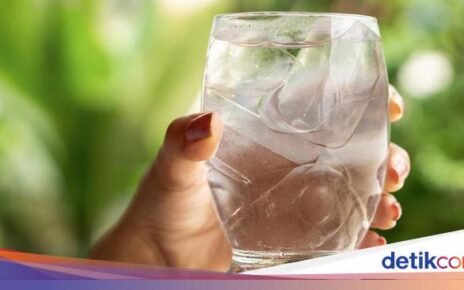 Benarkah Minum Air Dingin Bikin Gemuk? Ini Penjelasannya