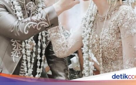 Kompaknya Anissa Aziza dan Raditya Dika Kulineran di Australia dan Mekkah