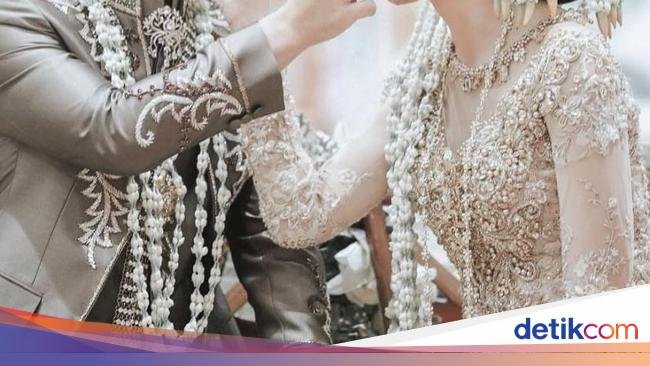 Kompaknya Anissa Aziza dan Raditya Dika Kulineran di Australia dan Mekkah