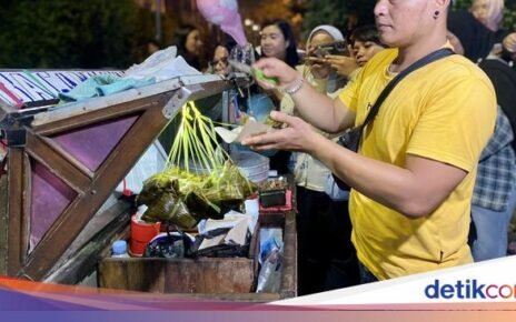5 Jajanan Kaki Lima Viral di Bandung, Wajib Coba!