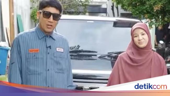 Desta Mahendra Masih Kompak Kulineran Bareng Natasha Rizky