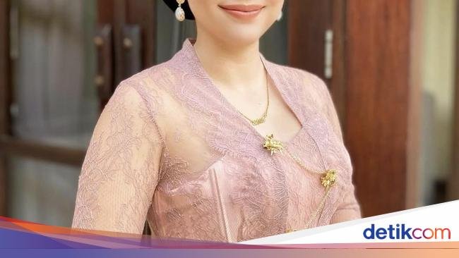 Potret Elodie Bouttier Saat Jajan Food Truck dan Pancake di Australia