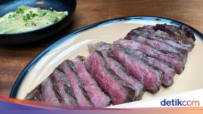 Gurita Panggang dan Wagyu Ribeye Steak Spanyol Ada di Resto Ini