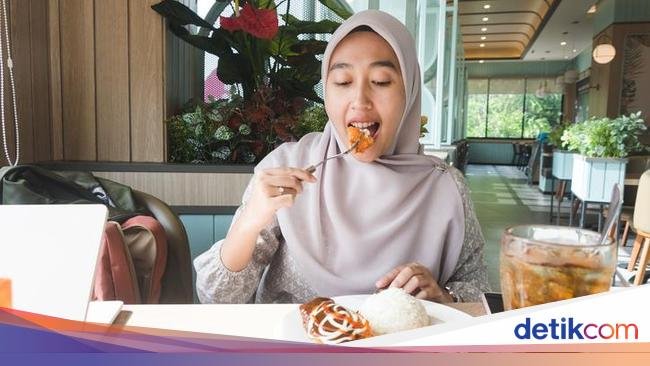 Muslim Tak Sengaja Makan Ayam Goreng Nonhalal, Ini Hukumnya dalam Islam