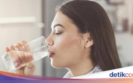 Minum Air Dingin atau Air Suhu Ruang, Mana yang Lebih Baik untuk Tubuh?
