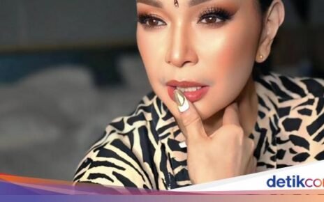 Jennifer Ipel dan Ajun Perwira Mesra Kulineran Bak Pengantin Baru