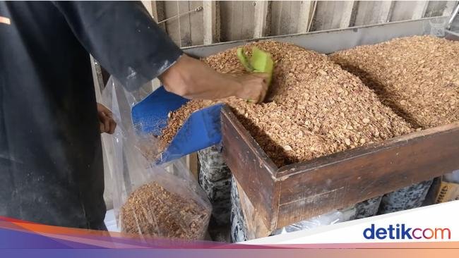 Juragan Bawang Goreng Ini Pernah Dihina hingga Ditipu Puluhan Juta