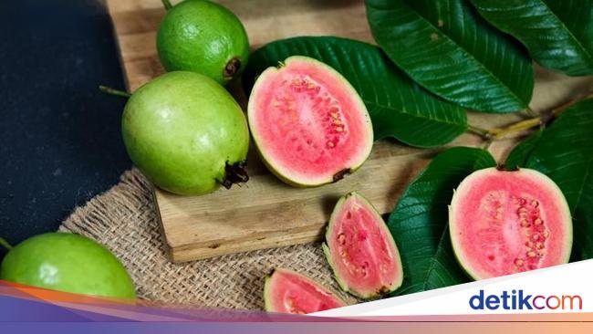 Bikin Sehat! 5 Khasiat Seduhan Daun Jambu Merah