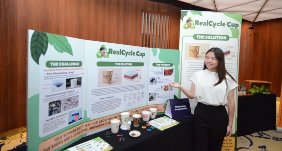 Gracelyn Atmadja Ciptakan Cangkir Kopi Kertas Bebas Mikroplastik