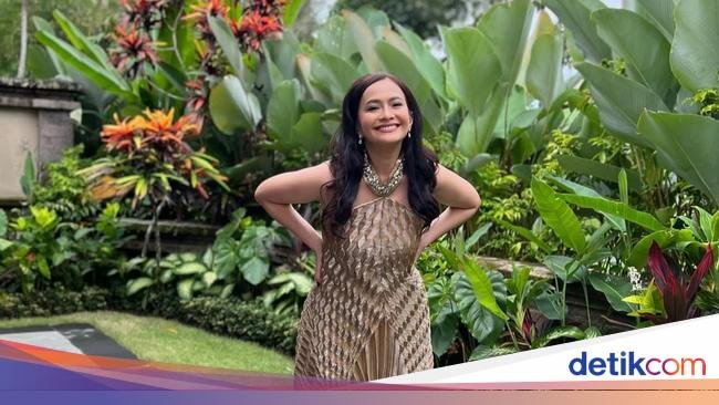 Ersa Mayori Doyan Ngopi dan Ngemil Jajanan SD