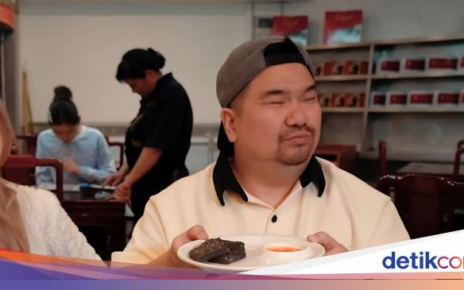 Nex Carlos Cicip Tahu Busuk di Resto China 138 Tahun, Ini Komentarnya