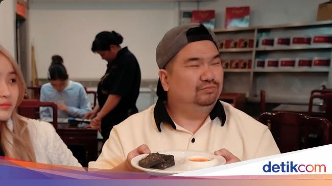 Nex Carlos Cicip Tahu Busuk di Resto China 138 Tahun, Ini Komentarnya