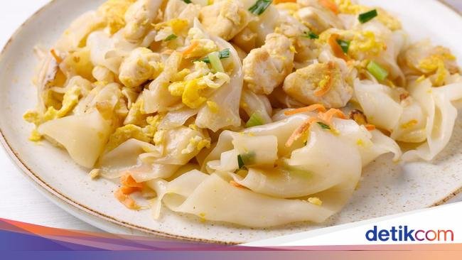 Resep Kwetiau Goreng Ayam dan Telur ala Thai yang Gurih Nampol