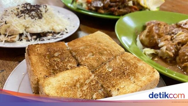 5 Roti Bakar Kaki Lima Jadul di Jakarta yang Berusia Puluhan Tahun!