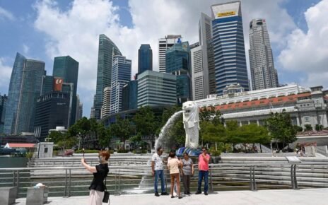 Biaya Hidup Makin Berat Hantui Warga Jelang Pemilu Singapura 2025