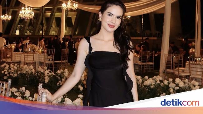 Steffi Zamora Nikmati Es Loli hingga Air Kelapa di Beach Club