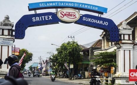 OJK Sebut Saham Sritex Sudah Layak Ditendang dari Bursa