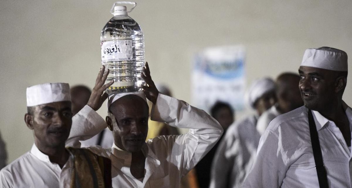 Jemaah Haji RI Bebas Bawa Pulang Emas-Air Zamzam Tanpa Kena Bea Masuk
