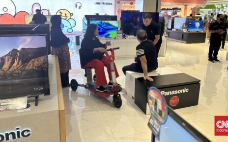 Smart TV 65 Inch Banting Harga di Transmart Full Day Sale Hari Ini