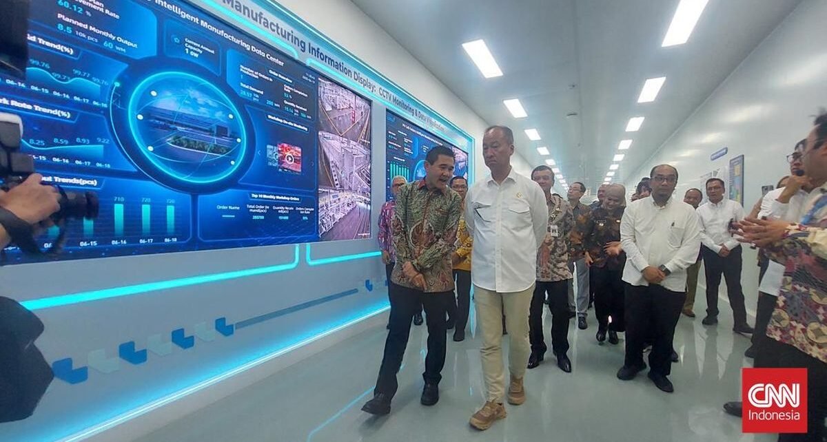Menperin Resmikan Pabrik Panel Surya Terbesar RI Senilai Rp1,5 T