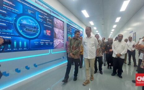 Menperin Resmikan Pabrik Panel Surya Terbesar RI Senilai Rp1,5 T
