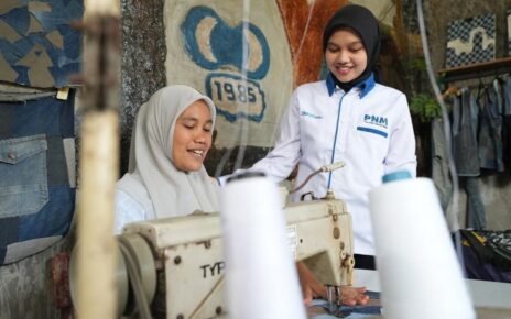 Nasabah PNM Mekaar Ubah Jeans Hasil Decluttering Jadi Fashion Keren
