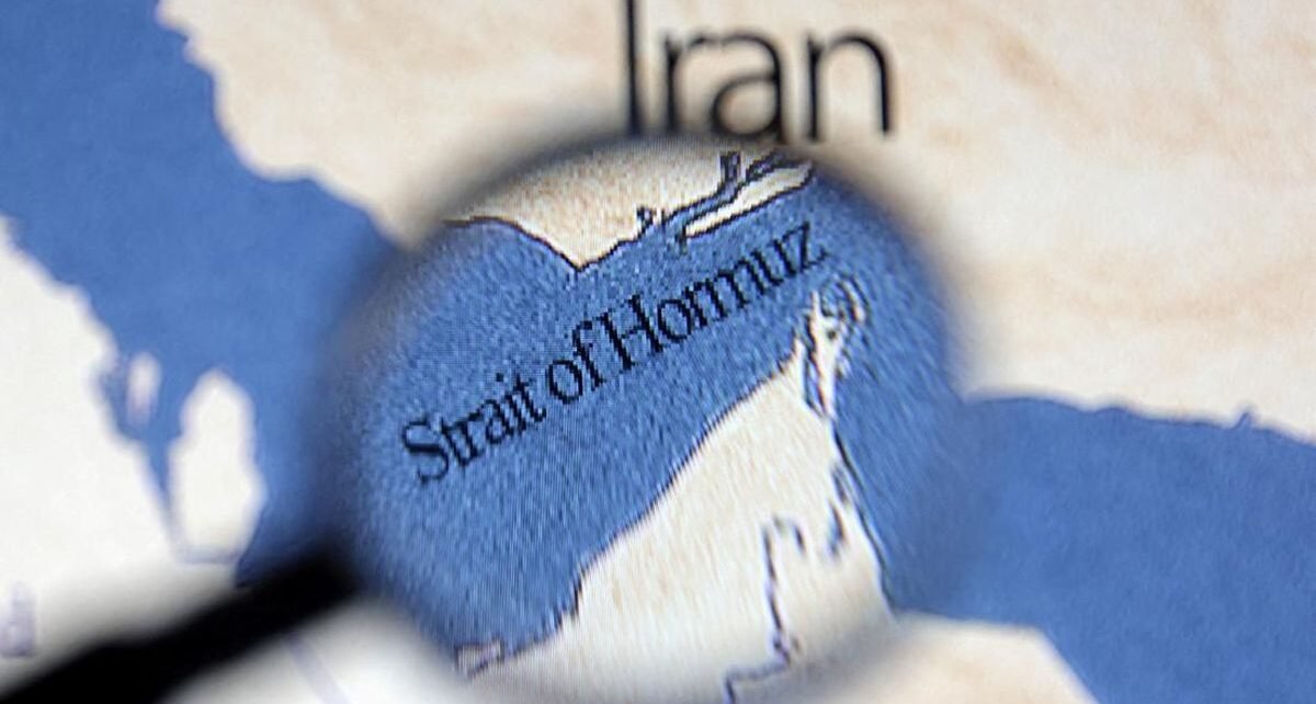 Apa yang Terjadi pada Indonesia Jika Selat Hormuz Ditutup Iran?